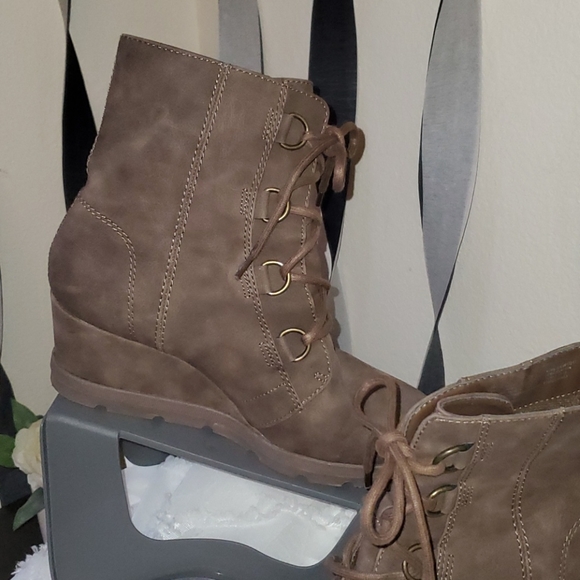 Shoes (Wedge Boots) - Picture 2 of 6